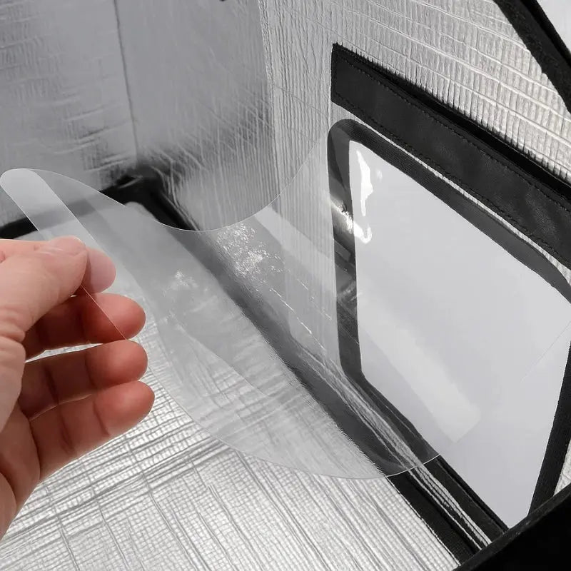 fenêtre transparente d’une niche pour chat extérieur résistante à la pluie