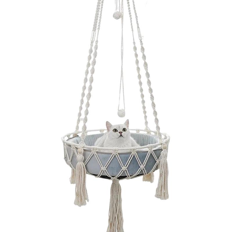 Panier chat en hauteur suspendu en macramé avec coussin, idéal pour offrir un espace de repos sécurisé et confortable