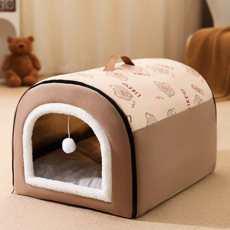 Panier pour chat en forme de maison pliable marron, refuge moelleux et rassurant pour l’animal.