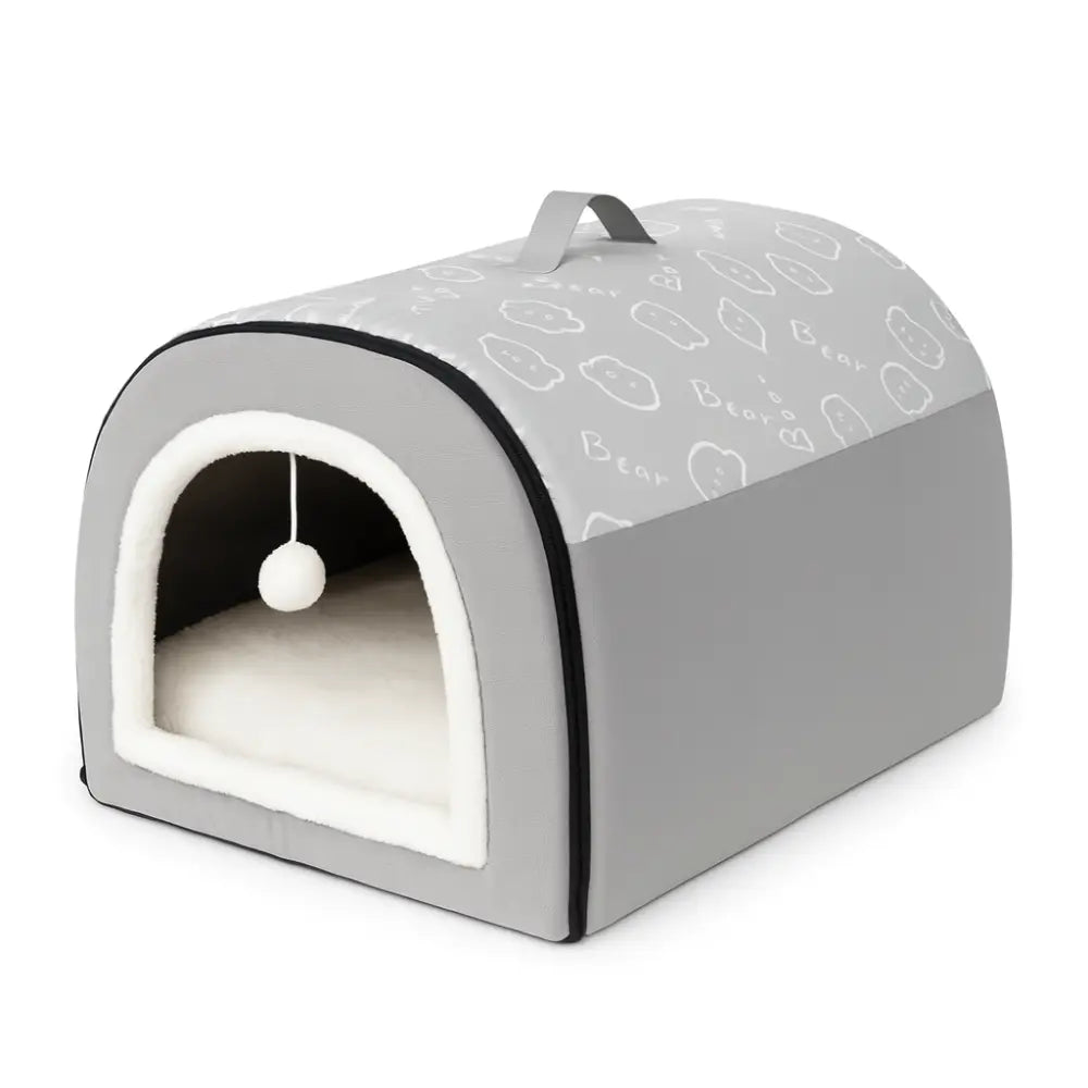 Panier pour chat en forme de maison pliable grise, avec intérieur moelleux et pompon suspendu pour le confort et le jeu.