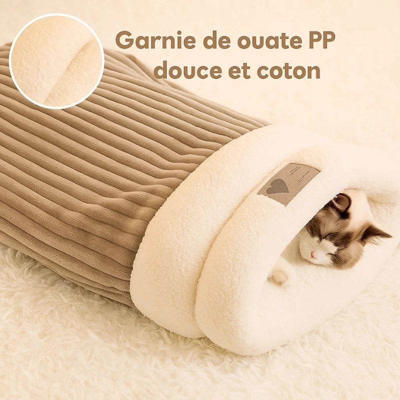 Détail garnissage en ouate douce du sac de couchage pour chat