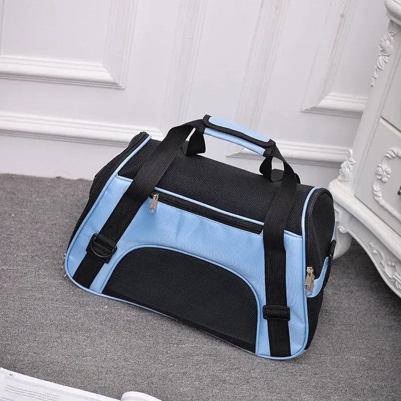 Sac de transport bleu pour chat, vue de face, poches et zones en maille respirante