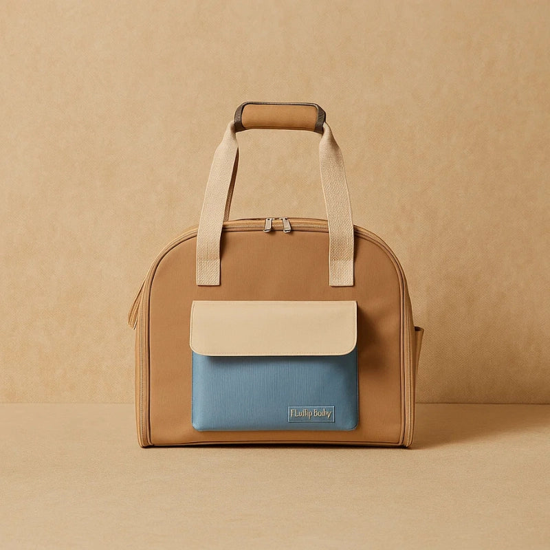 Vue de face du sac de transport pour chat extensible beige avec poche frontale