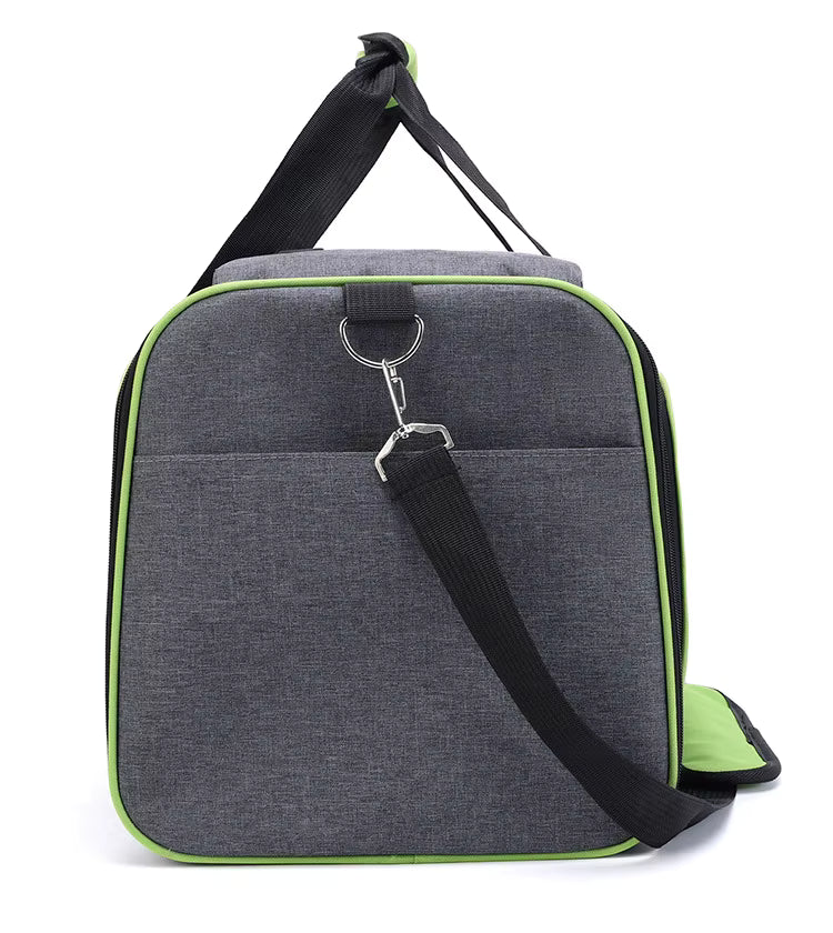 Sac de transport pour chat avec détails verts et bandoulière réglable.