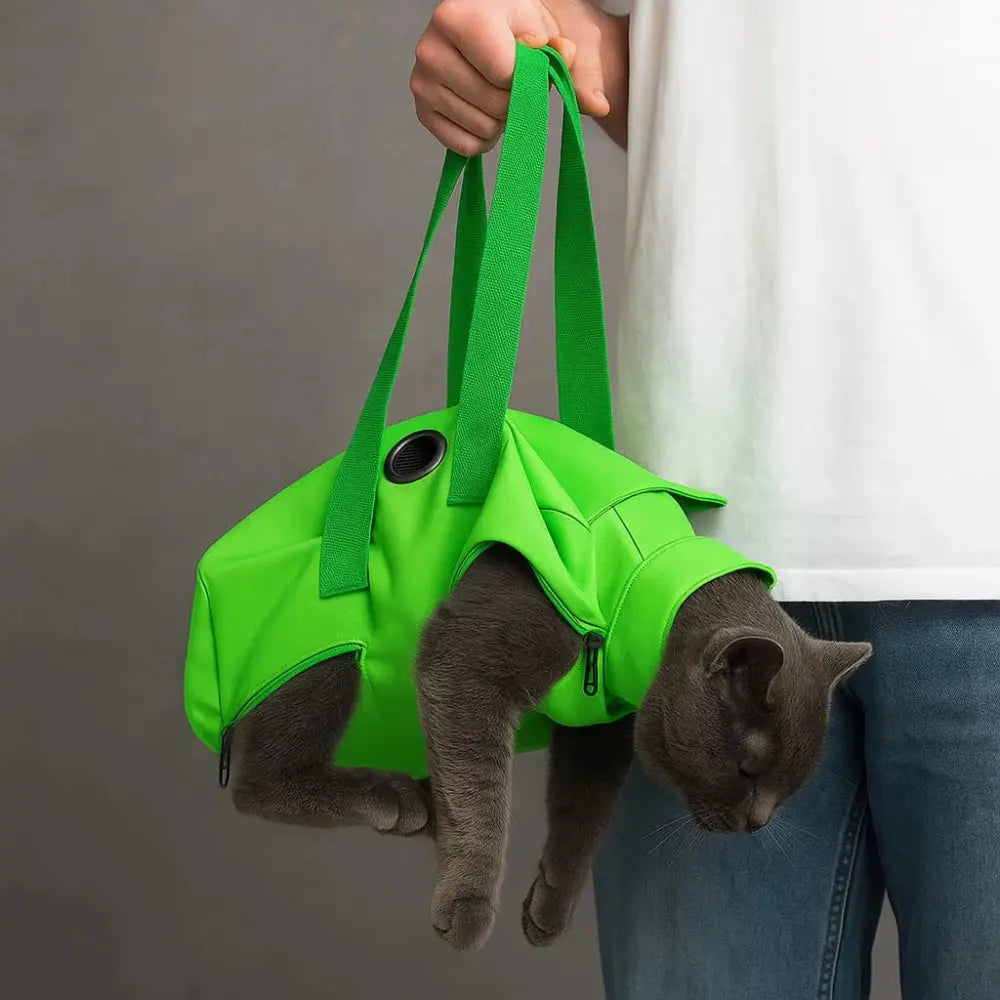 sac ventral vert avec ouvertures réglables pour les pattes du chat