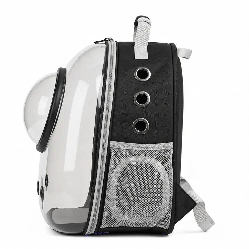 Sac à dos de transport pour chat noir avec hublot transparent, aérations latérales et poche en maille respirante.