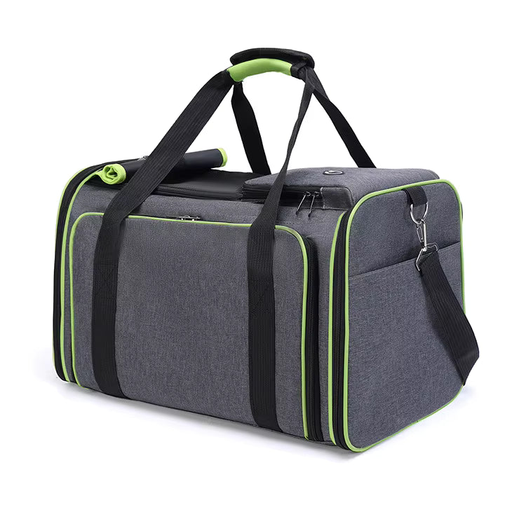 Sac de transport pour chat en tissu respirant, vue de profil.